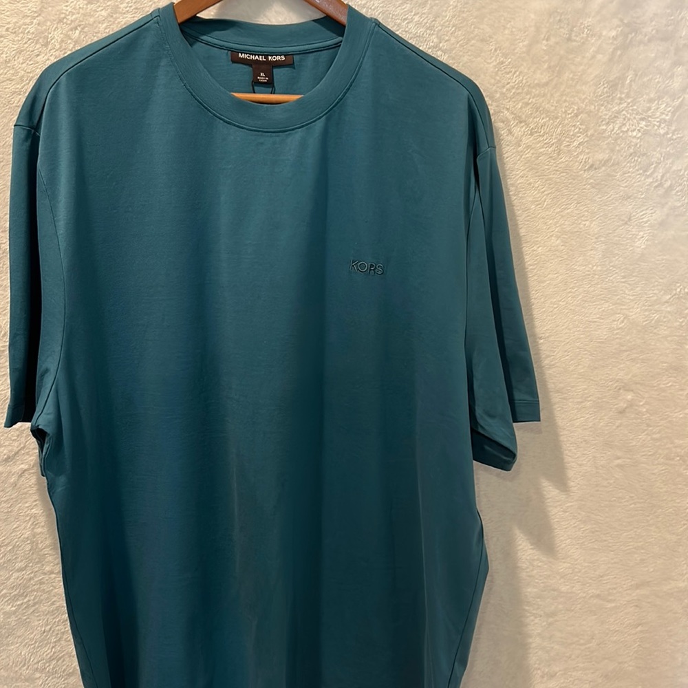 Michael Kors Logo “KORS” Mens SS T-Shirt Nassau Teal Size XL New With Tags - Picture 4 of 4